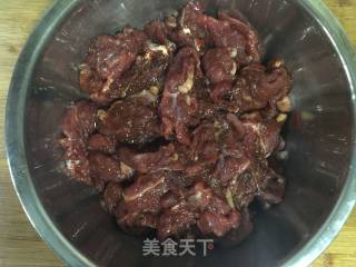 麻香白玉菇牛里脊的做法步骤：2