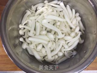 麻香白玉菇牛里脊的做法步骤：3