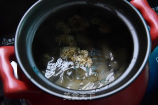 雪梨麦冬菊花茶的做法步骤：4