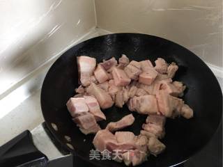 新版红烧肉的做法步骤：3