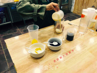 营养红豆奶茶制作方法 从莫沫南路偷师成功的做法步骤：2