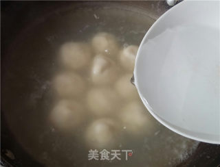 “春食野菜”荠菜鲜肉汤圆的做法步骤：11