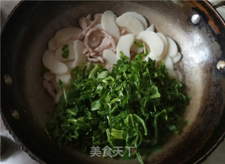 荠菜肉丝炒年糕的做法步骤：7