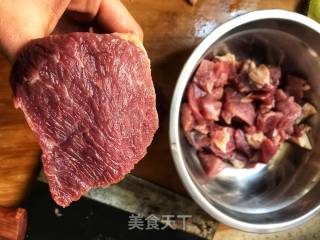 牛肉炖土豆的做法步骤：1