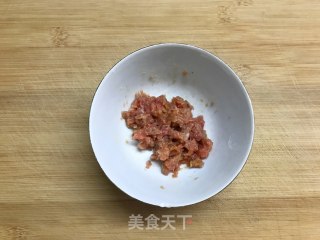 肉末酸黄瓜豆腐的做法步骤：1