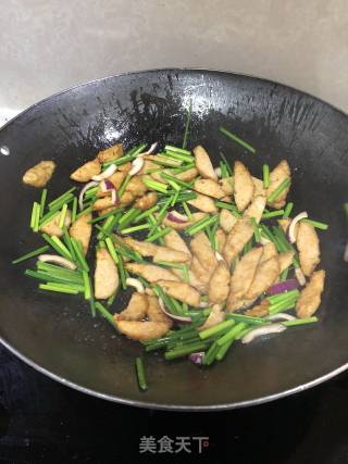 韭菜花炒潮汕肉饼的做法步骤：5