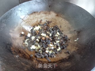 火腿鸡丁炒饭的做法步骤：5