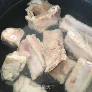 土豆烧排骨的做法步骤：2