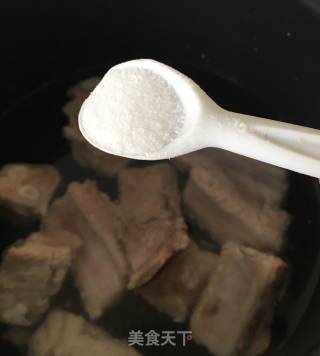 土豆烧排骨的做法步骤：3