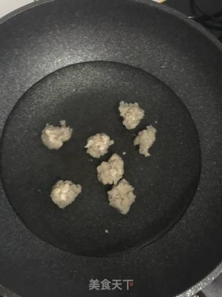 肉丸豆腐炖小白菜的做法步骤：4