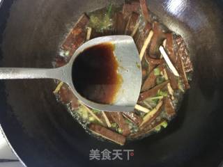 芹菜炒香干的做法步骤：6