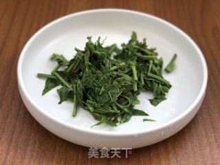 香椿炒鸡蛋的做法步骤：4