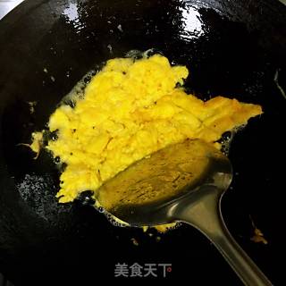 蚝油腊肠蛋炒饭的做法步骤：2