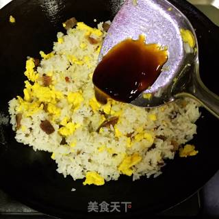 蚝油腊肠蛋炒饭的做法步骤：6