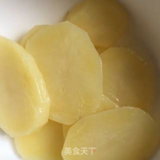 田园土豆饼的做法步骤：1