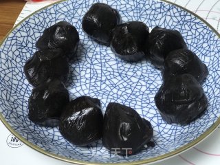 螺旋彩虹蛋黄酥的做法步骤：1