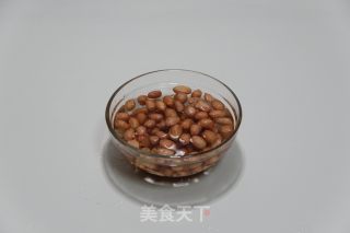 南乳花生焖鸡翅的做法步骤：2