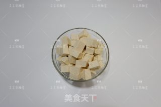 榨菜肉末烩豆腐的做法步骤：1