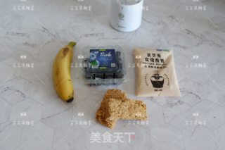 炭烧蓝莓燕麦饮的做法步骤：1