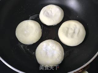 生煎牛肉饼的做法步骤：15