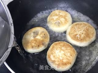 生煎牛肉饼的做法步骤：16