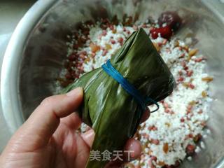 红豆葡萄干蜜枣粽的做法步骤：11