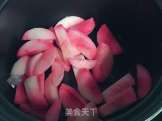 滑溜溜的桃子罐头的做法步骤：2