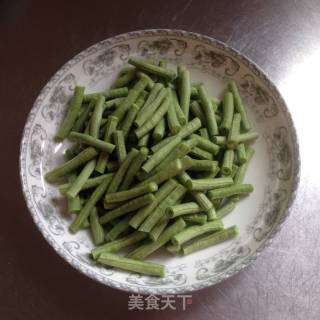 茄子炒豆角的做法步骤：2