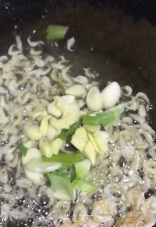 韭菜鸡蛋炒豆芽粉的做法步骤：6