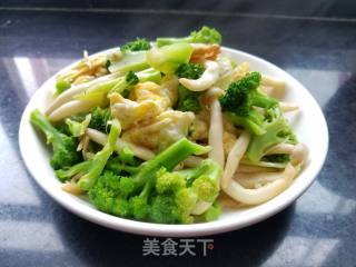 西兰花白玉菇炒鸡蛋的做法步骤：8