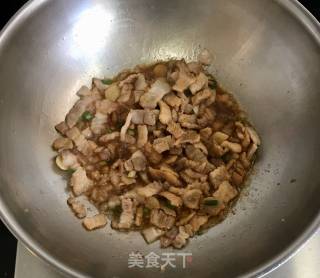 五花肉片炒豇豆角的做法步骤：3