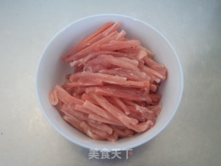 肉丝炒香菜杏鲍菇的做法步骤：1