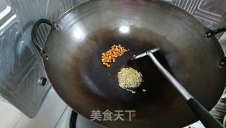 咸鱼豆芽香炒饭的做法步骤：2