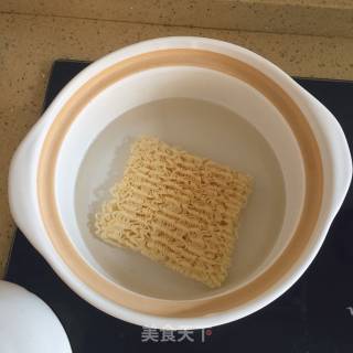 番茄鸡蛋面的做法步骤：2