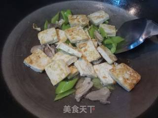 回锅肉焖煎豆腐的做法步骤：7