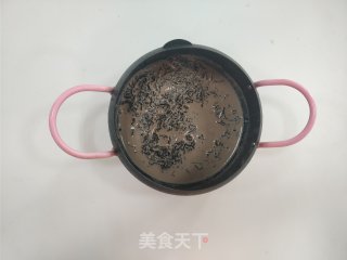 网红脏脏黑珍珠奶盖爆浆蛋糕的做法步骤：2