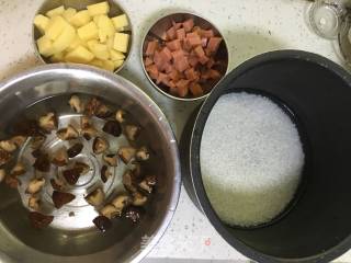 土豆香肠焖饭的做法步骤：1