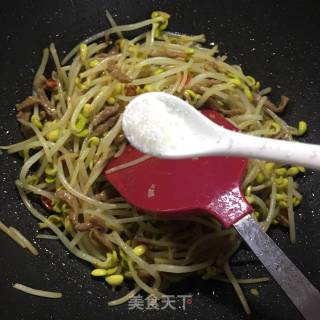 黄豆芽炒肉丝的做法步骤：10