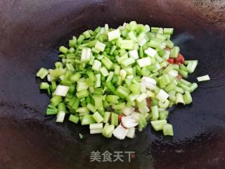 芹菜胡萝卜炒肉丁的做法步骤：13