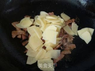 黑木耳土豆片炒肉的做法步骤：10