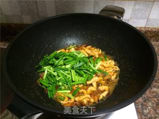 韭菜豆干炒鸡肉的做法步骤：8