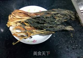 菜干蒸扣肉的做法步骤：1