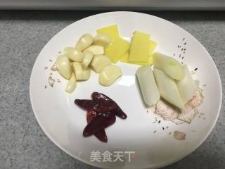 家常三杯鸡的做法步骤：1