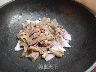 西芹回锅牛肉的做法步骤：5