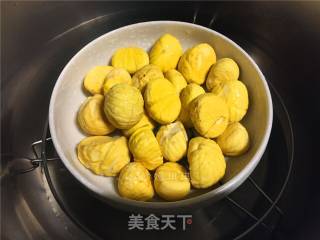 双菇板栗烧鸡的做法步骤：2