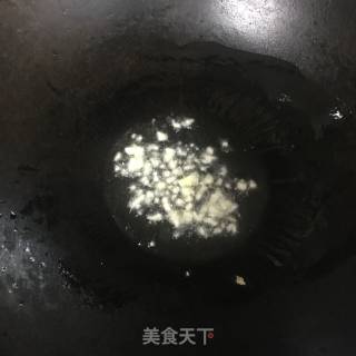 火腿肠炒芹菜的做法步骤：2