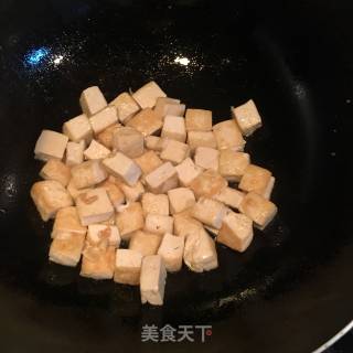 青椒臭干子的做法步骤：1