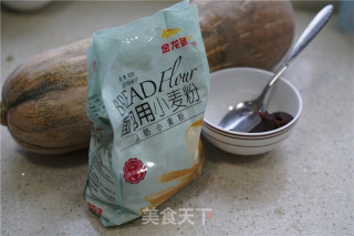 豆沙南瓜饼的做法步骤：1