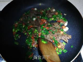 大蒜炒牛肉的做法步骤：9