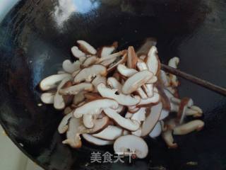 剁椒香菇炒鸡蛋的做法步骤：6